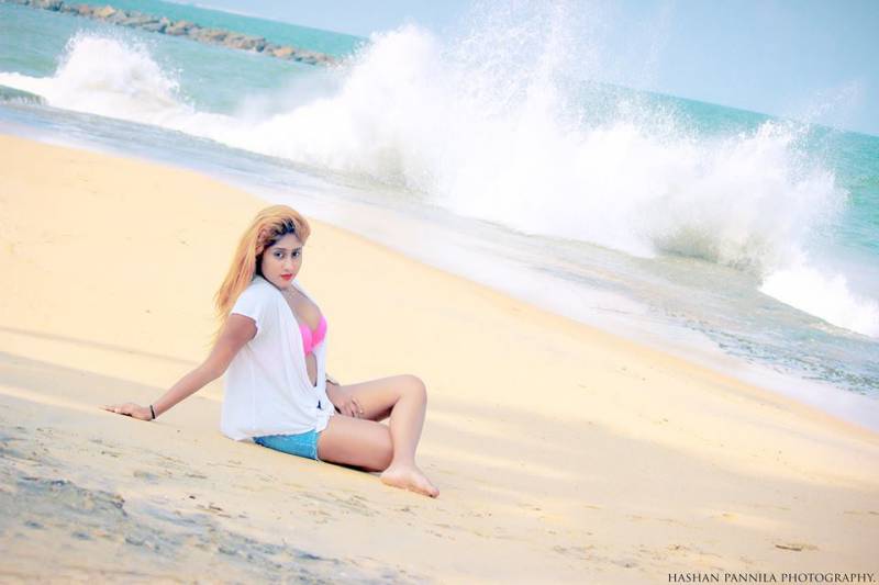 Kaushi Perera Beach Photoshoot
