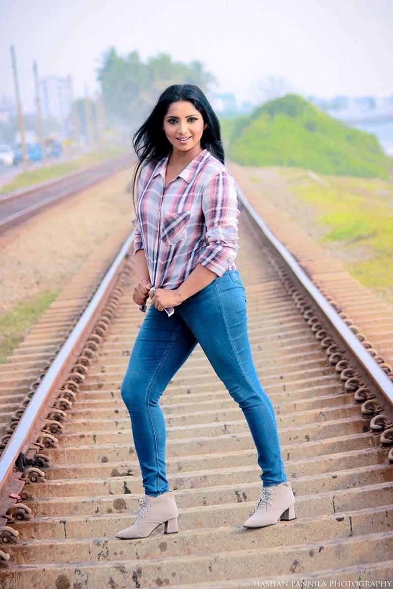 Jayani Weerasinghe In Tight Jeans