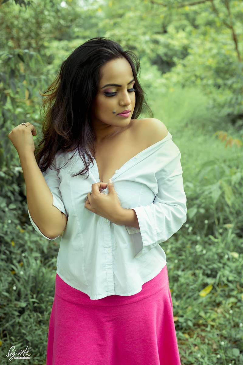 Sanalee Kaushalya White And Pink