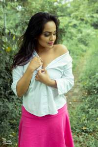 Sanalee Kaushalya White And Pink