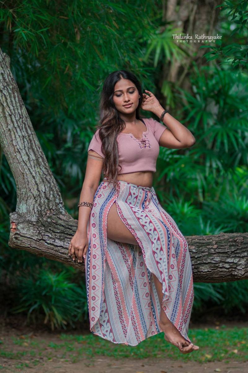 Saasha Karunarathne Hot Photos