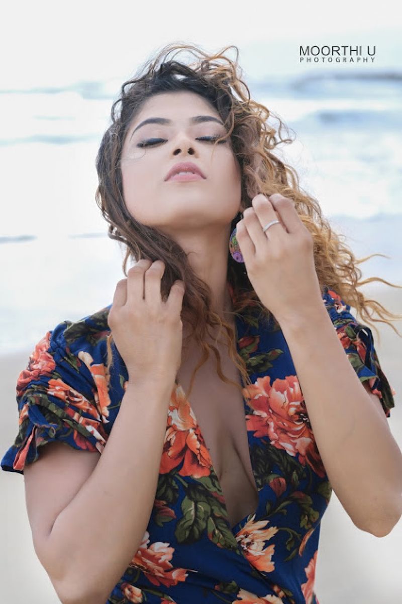 Adisha Shehani Pose In The Beach