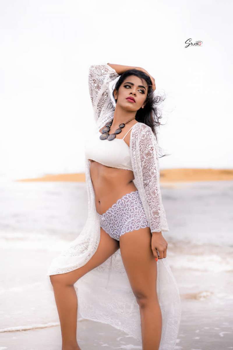 Lakshika Lansa Hot Clicks